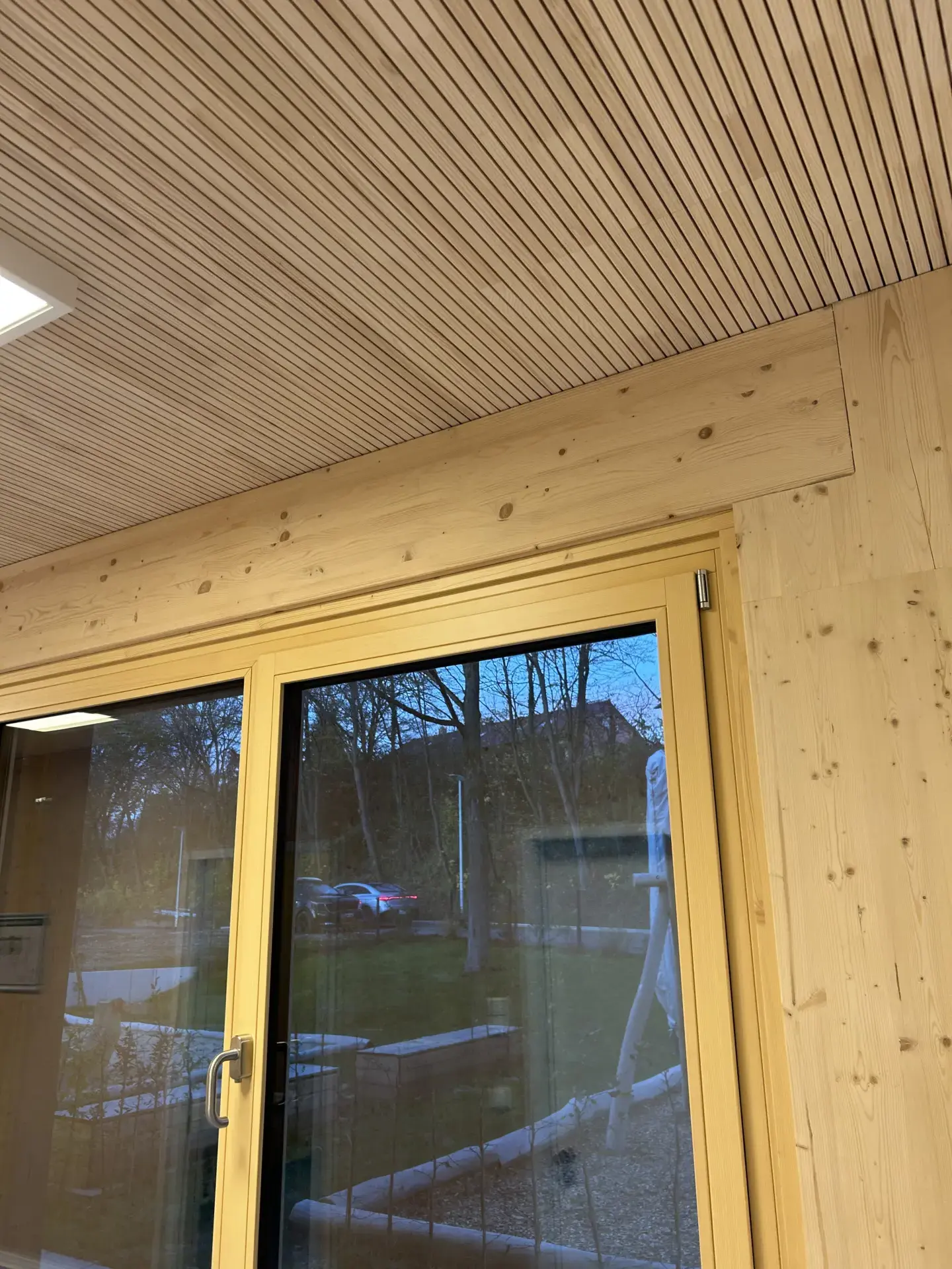 Innenraum Kita Manzen – Massivholzdecke und Akustik-Wandverkleidung im Neubau in Holzelementbauweise, Hagedorn Ingenieure