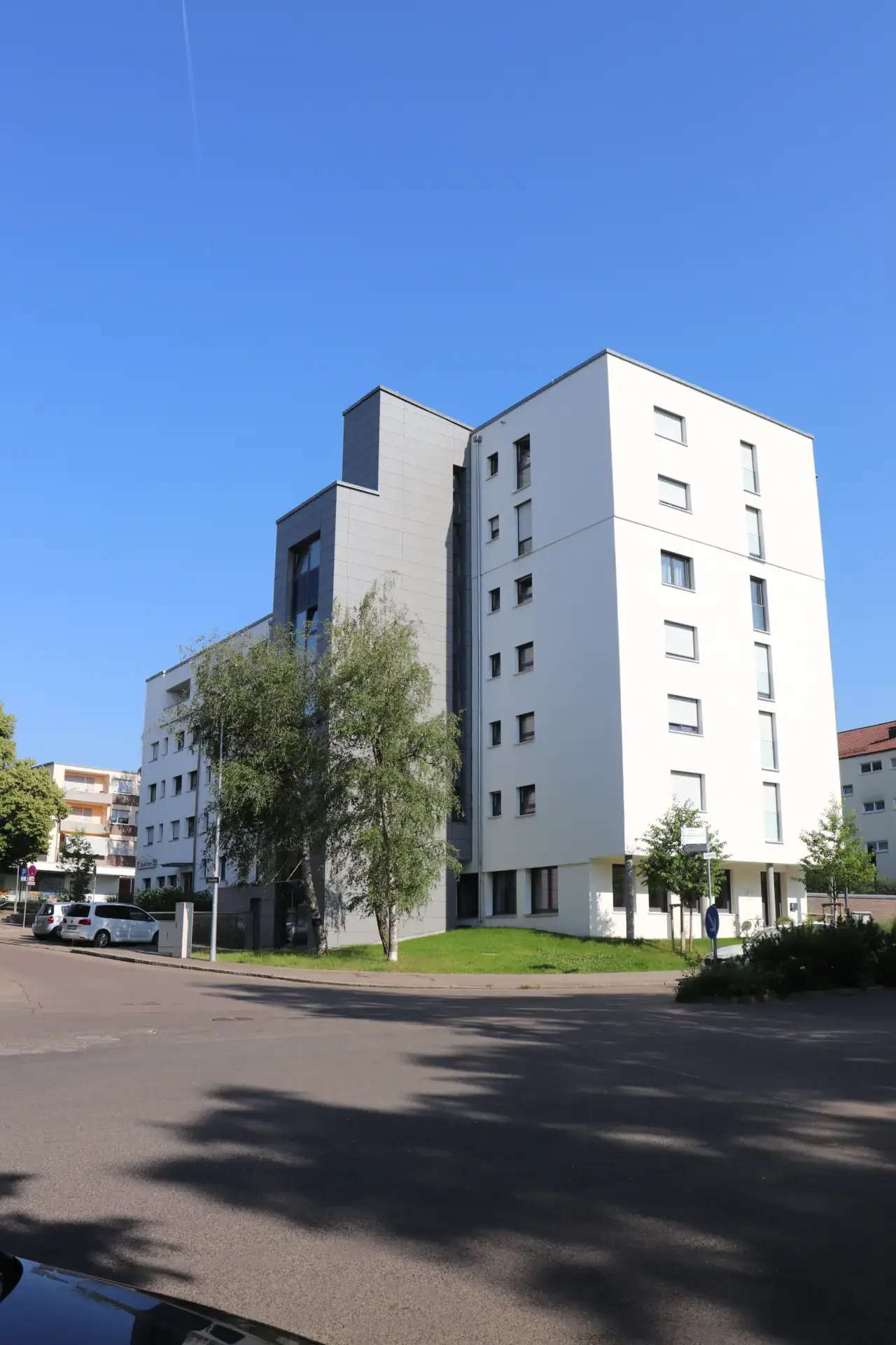 Modernisiertes Wohngebäude Tannenstraße Ursenwang – Seitenansicht nach Aufstockung in Holzbauweise, Hagedorn Ingenieure